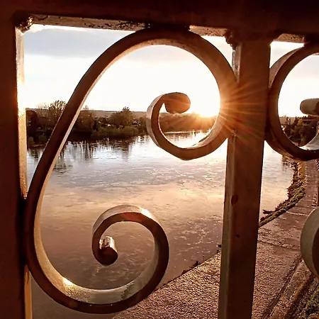 Cote Garonne Le Balcon Des Dames -Hotel Et Restaurant- Tonneins Fauillet Marmande - Panorama Sur Garonne-Climatise- Accueil Velo- Soiree Etape- Chambre Famille- Etape Et Sejour Touristique- 3*