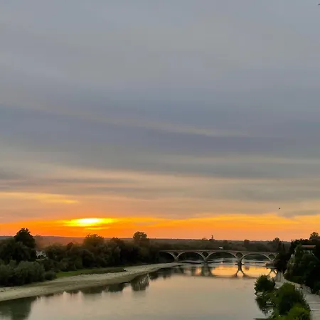 Restaurant Cote Garonne Le Balcon Des Dames - Fauillet Marmande - Vue Panoramique Bord De Garonne Climatisees Hotel Tonneins