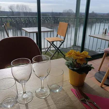 Cote Garonne Le Balcon Des Dames -Hotel Et Restaurant- Tonneins Fauillet Marmande - Panorama Sur Garonne-Climatise- Accueil Velo- Soiree Etape- Chambre Famille- Etape Et Sejour Touristique- Hotel 3*