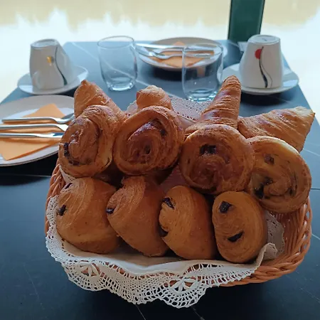 Cote Garonne Le Balcon Des Dames -Hotel Et Restaurant- Tonneins Fauillet Marmande - Panorama Sur Garonne-Climatise- Accueil Velo- Soiree Etape- Chambre Famille- Etape Et Sejour Touristique-